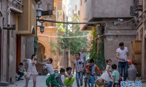 Old town Kashgar embraces summer