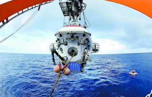 双语：蛟龙号在中国南海完成第四次深潜！