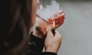 吸烟不容易得新冠肺炎？这项研究引发了法国的尼古丁禁令