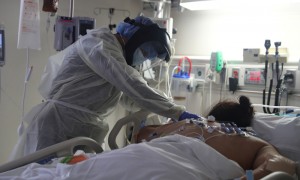 美国新冠肺炎死亡人数破10万 黑人死亡率严重偏高