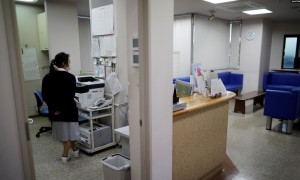 受疫情影响 日本医疗行业艰难度日