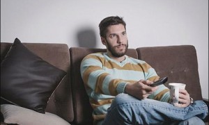 研究：男性长期看电视更易患肠癌